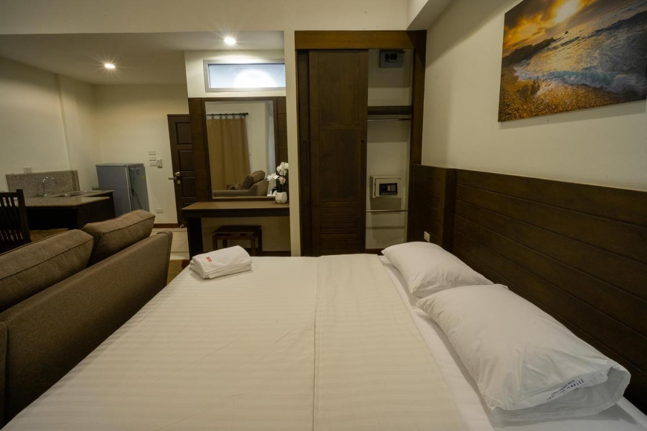 Baan Chuan Chom Pattaya Hotell Exteriör bild
