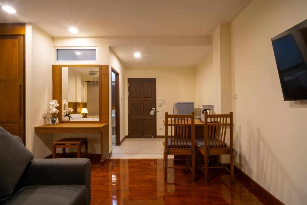 Baan Chuan Chom Pattaya Hotell Exteriör bild