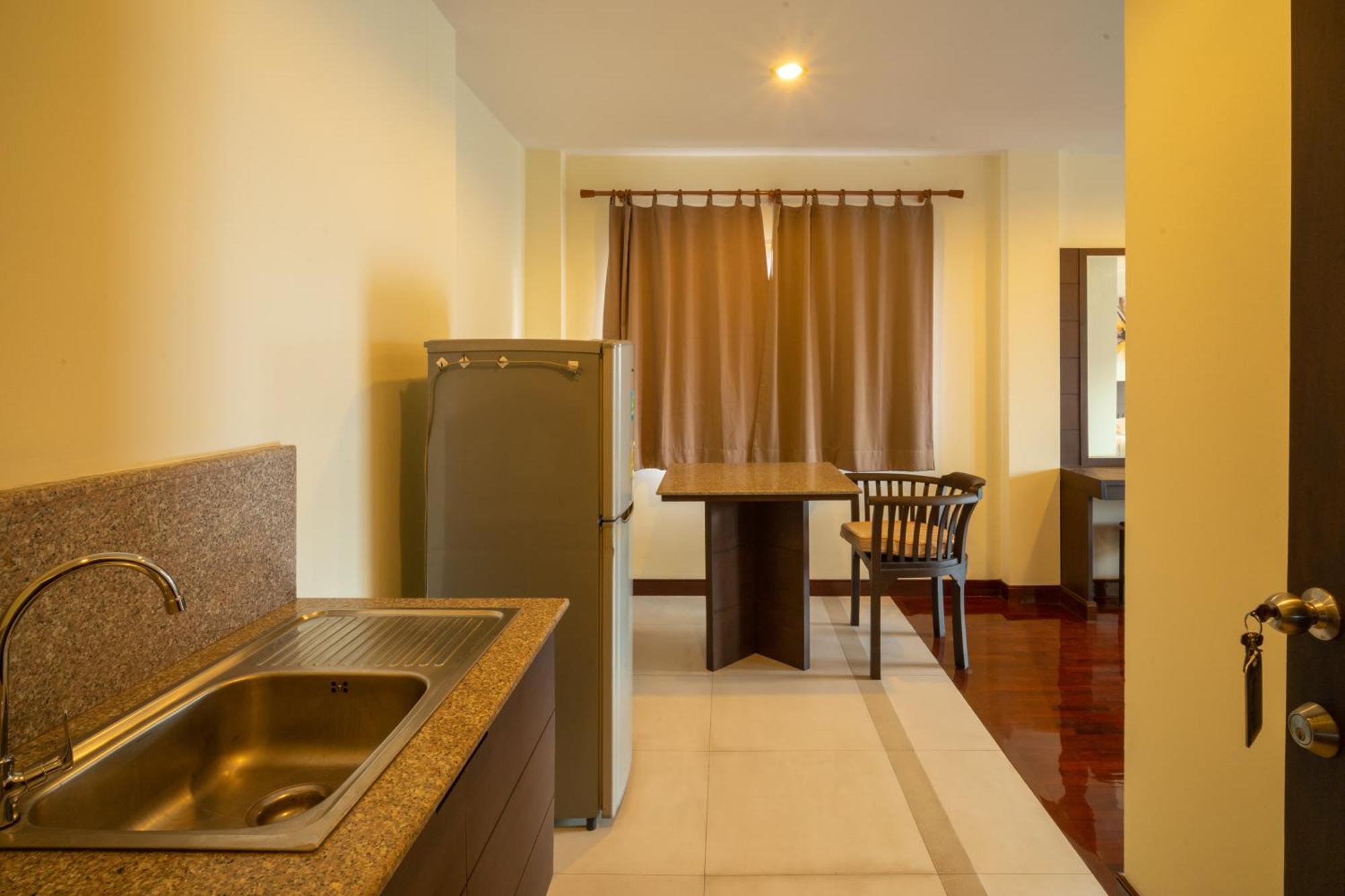 Baan Chuan Chom Pattaya Hotell Exteriör bild